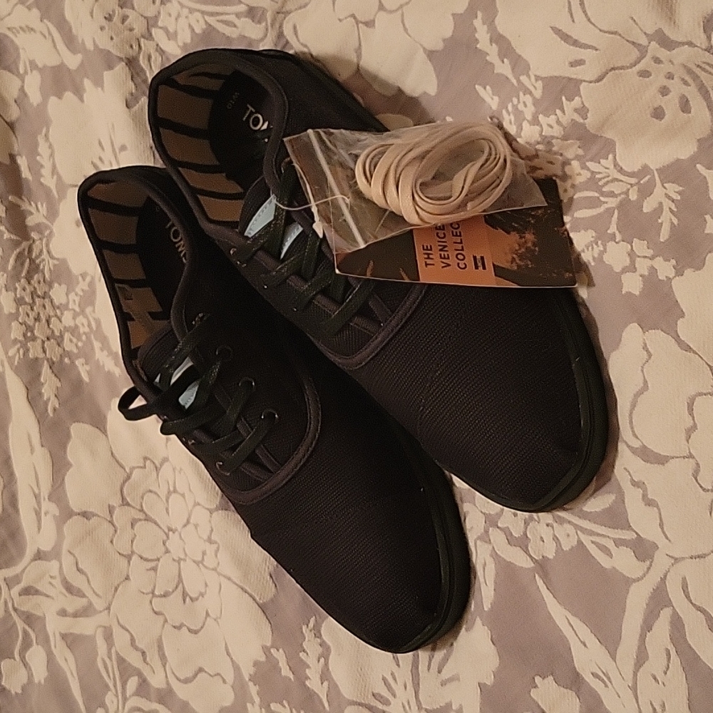 Toms